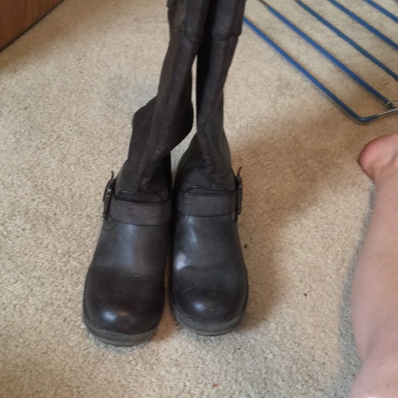 Distressed boots - Picture 2 of 4